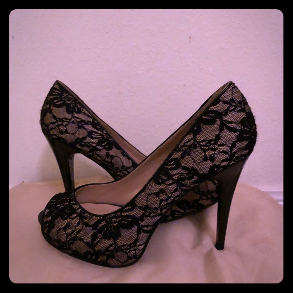 Lace Pumps!